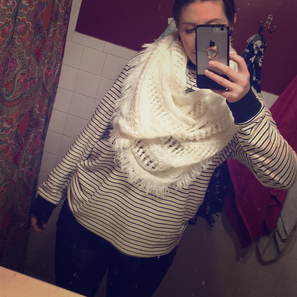 White knit cutesy scarf